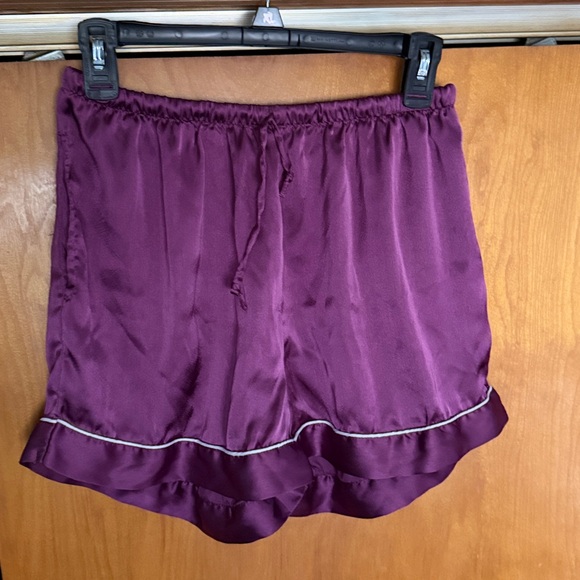 Silk Long Sleeve Shorty Pajama Set - Picture 5 of 8